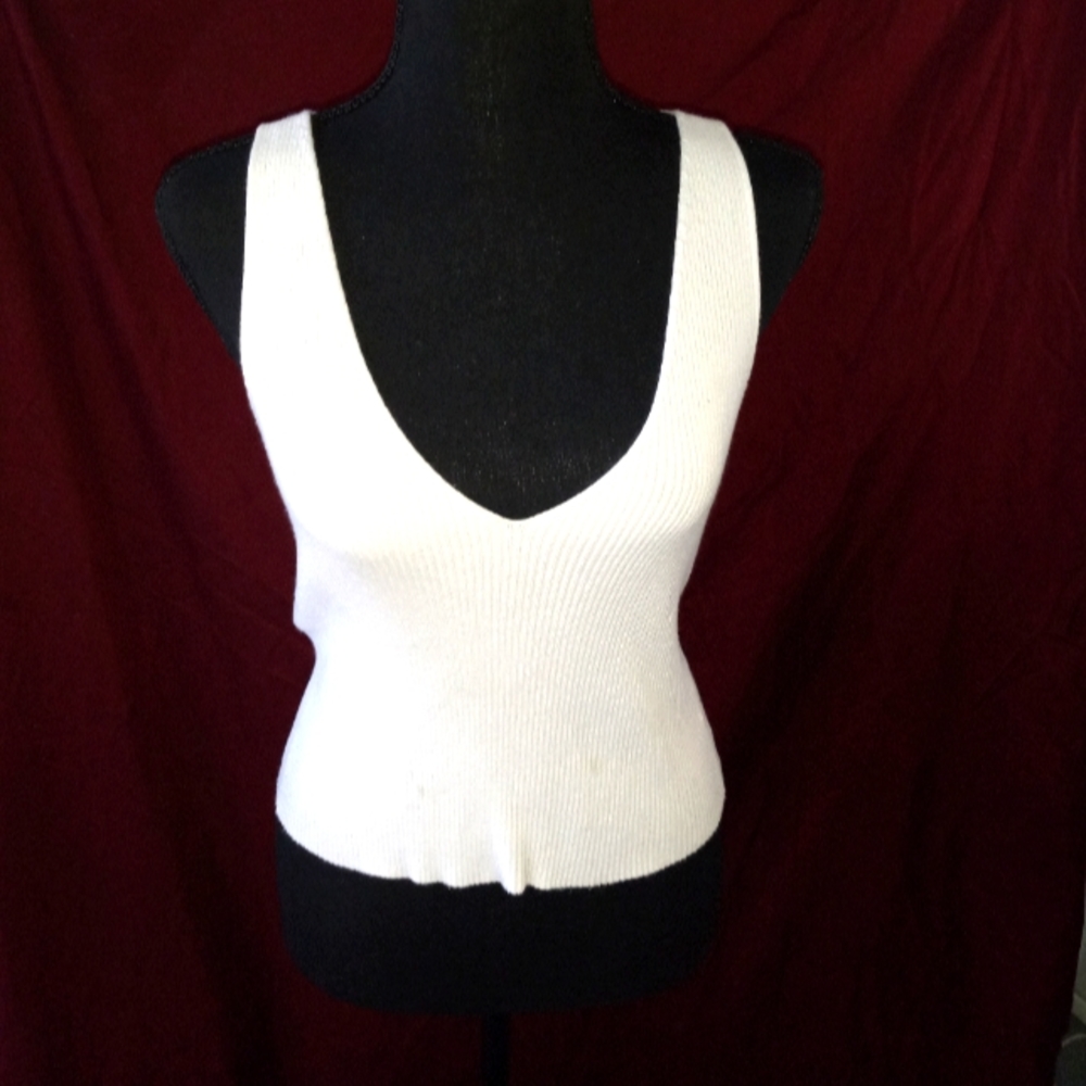 Forever 21 medium white v-neck crop top
